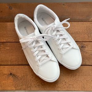 White Old Navy tennis shoes